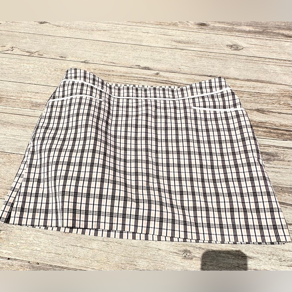 Women’s Izod Golf Stretch Skirt Shorts Size 12 Skort Plaid Black White T…